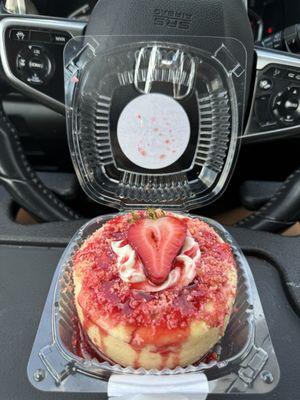 strawberry shortcake cheesecake $9 (instagram: @issa.cheatday)