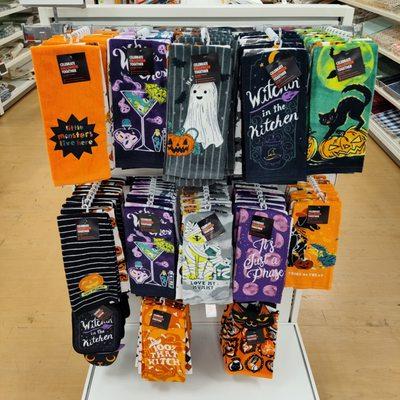 Halloween kitchen towels.