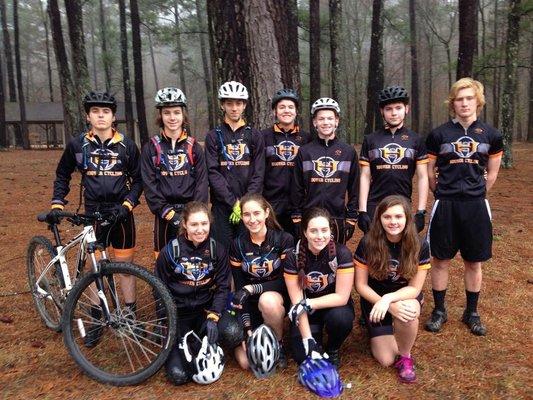 Bike Link proudly supports NICA in Alabama!   High school and middle schoolers racing knobbies in the dirt, heck yeah!