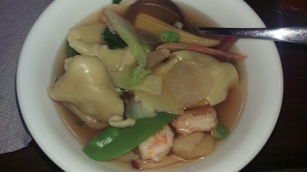 Young Chow Wonton Soup: Pork wontons, shrimp, roast pork, chicken, and assorted Chinese vegetables.