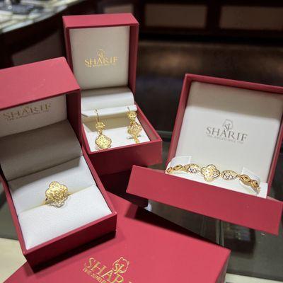 Stunning 21kt Gold Set