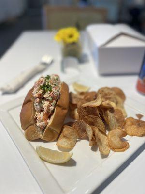 Maine lobster roll with chips