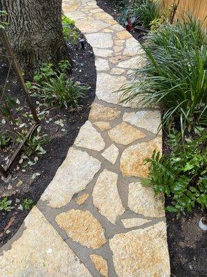 By using soft washing, Matthes were able to make the flagstone back to the original beauty