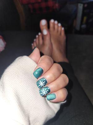 Short green cat eye with white snow flakes nails and off white pedi