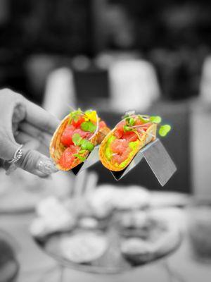 tuna tartare tacos | @whaevaeats