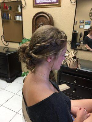 Wedding and prom updo specialist