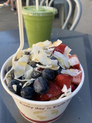 Oasis bowl and Essential Greens smoothie!