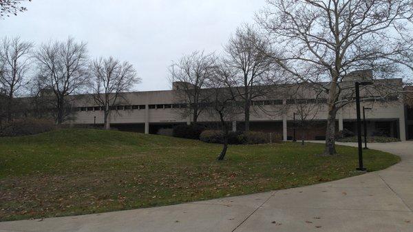 This is Kilcawley Center, seen from the big quad-like space in the middle of the campus. (no review)