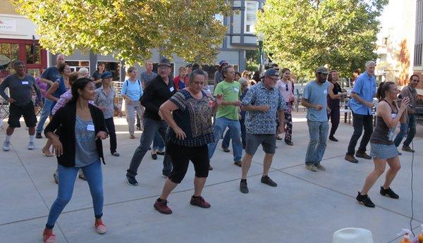 Downtown Santa Cruz at Abbott Square: free dance lessons in summer 2018