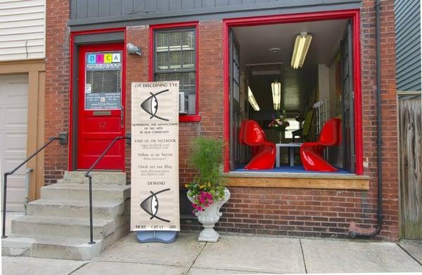 Discerning Eye Center for the Arts is an affordable arts based rental facility featuring monthly contemporary Art exhibits.#DECA