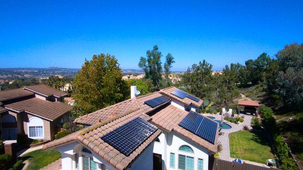 7.5kW solar installation in Laguna Niguel.  Home battery storage for off grid power!  Savings of over $300 a month.