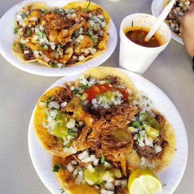 Tacos de birria y cachete  ig: @magicmikey