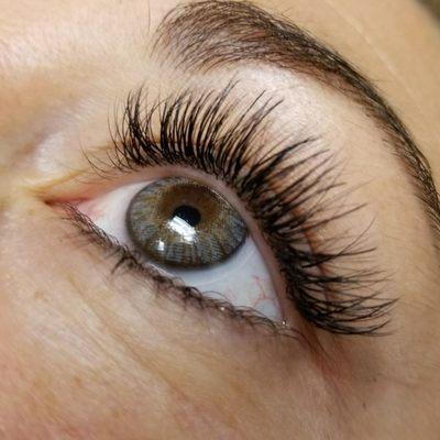 Hybrid lash extentions.