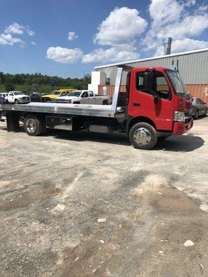 24 TOWING SERVICE & AUTO TRUCK SERVICE