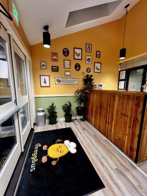 Front Entrance - Wall decor & cute customized mat