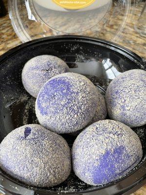 Ube cheese pandesal.