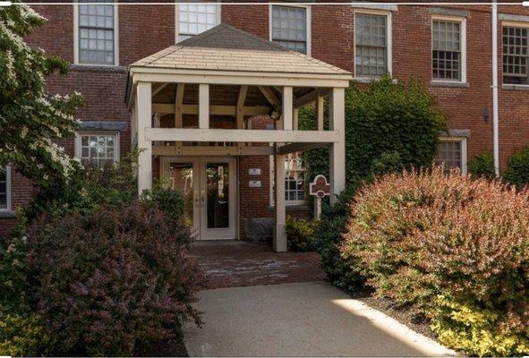 10 Chestnut Street Lobby entrance.