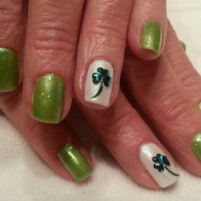 Gelcolor no chip with clover design using heart stones