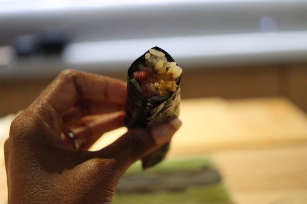 spicy tuna handroll