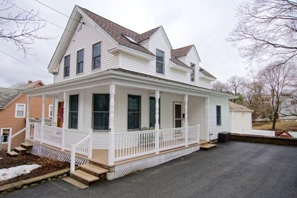 Single Family home in Stoneham