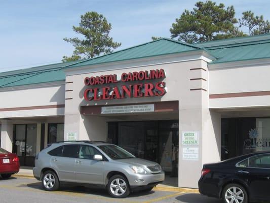 Environmentally friendly dry cleaner