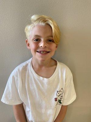 Bleach blond with and undercut or disconnect haircut.