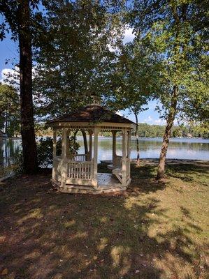 Lake Berkeley Chapel