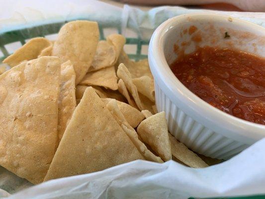 Warm chips & spicy salsa