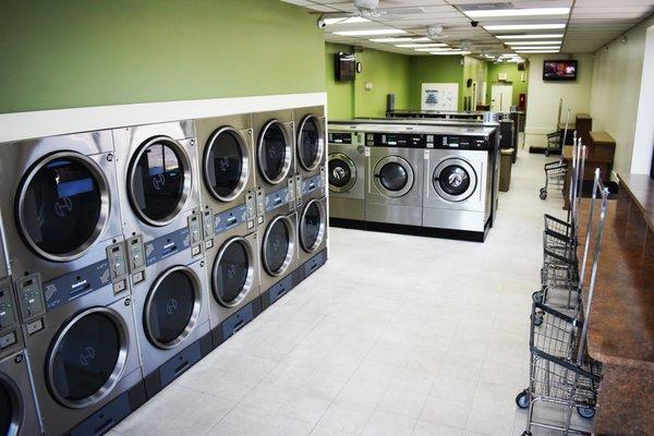 Clean, Well Lit spot Laundromat