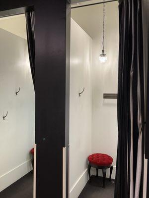 3 active fitting rooms