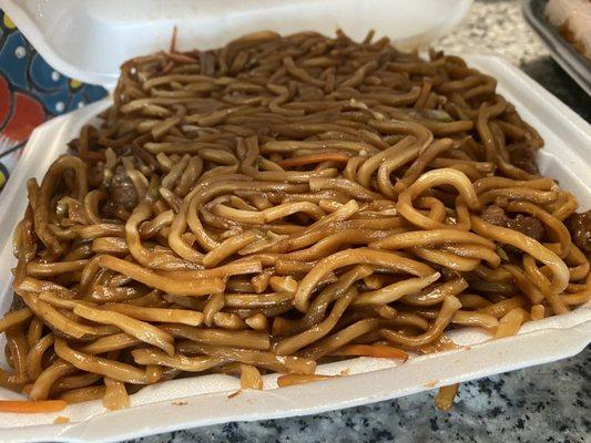 Large Beef Lo Mein. Plenty of beef and sauce. Must try.