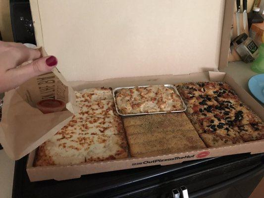 The entire pizza family box, one marinara, no cheese packets and 45 minute delivery wait