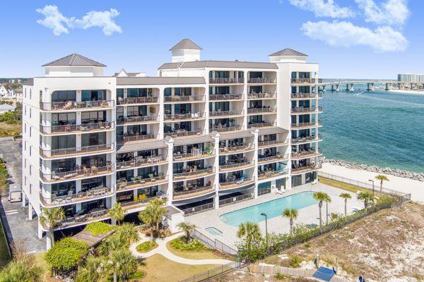 Grand Pointe borders Perdido Pass to the east and the Gulf of Mexico to the south and offers stunning views.