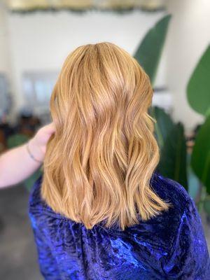 Golden copper color
Blunt cut with long layers and beachy waves