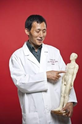 Dr. Yuxing Liu, one of the licensed acupuncturists at AOMA's professional clinic.