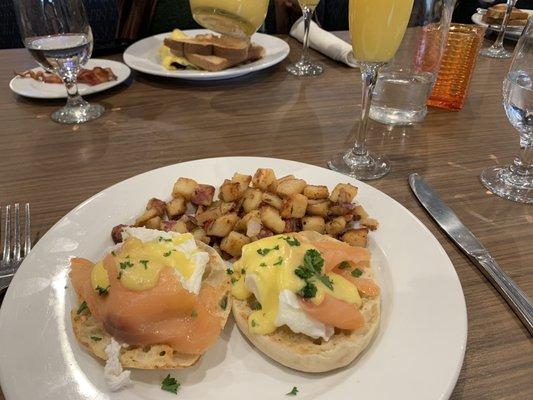 Classic Benedict with smoked salmon and a mimosa. Their hollandaise sauce could've been better. Their salmon was fresh. Mimosa was tasty!