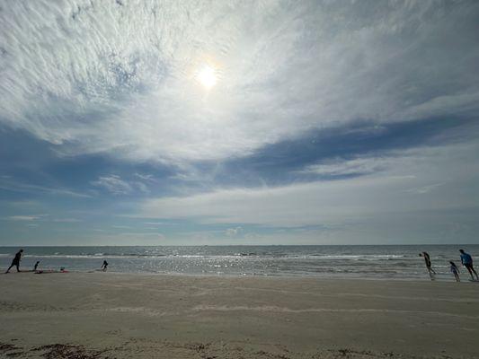 Parking at this beach is $15 on weekends (as of Sept 2023). They accept credit card