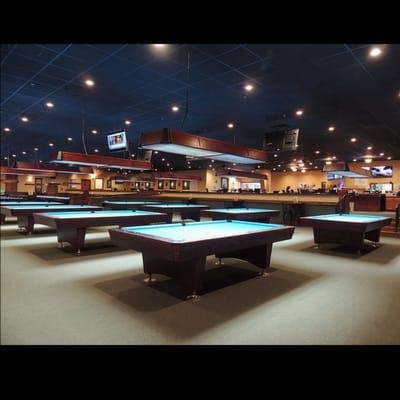 33 Diamond professional tables