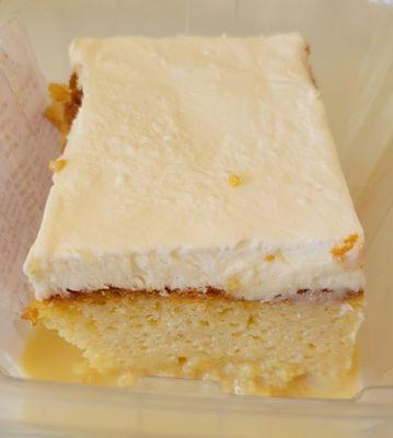 TRES LECHES CAKE SQUARE SLICE