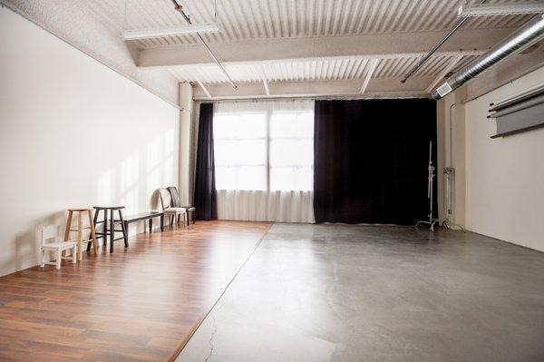 Daylight rental studio for photography or video shoots, meetings and small events.