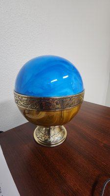 Globe urn