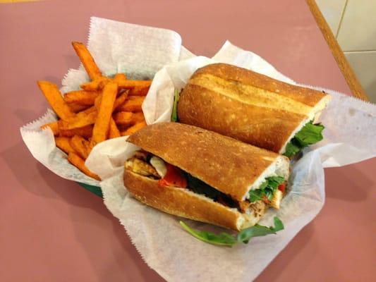 Chipotle chicken w/fresh mozz, roasted red pepper and baby arugula.