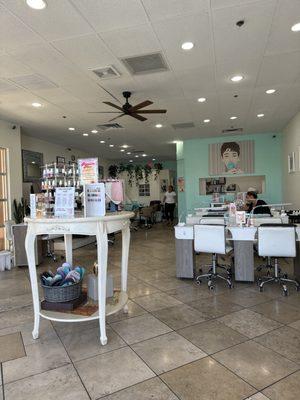 The cute nail salon