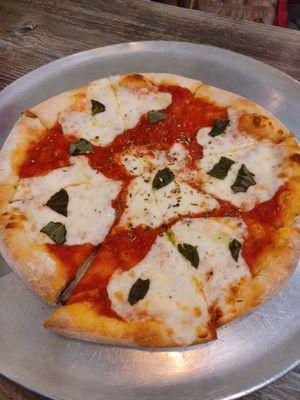 Small/personal size Margherita pizza. Yummy.