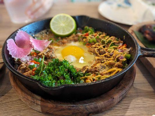 Sizzling sisig