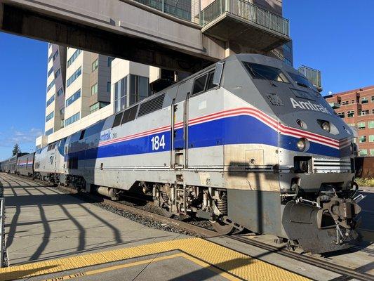 Amtrak Heritage Unit P42DC-184