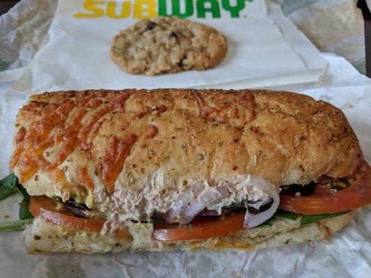 6" tuna sub & cookie