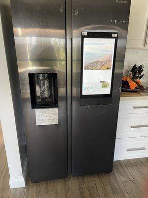 Hi tech fridge with audio bar and screen!!