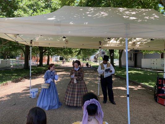 Actors on the street giving more insight to Lincoln's life and times