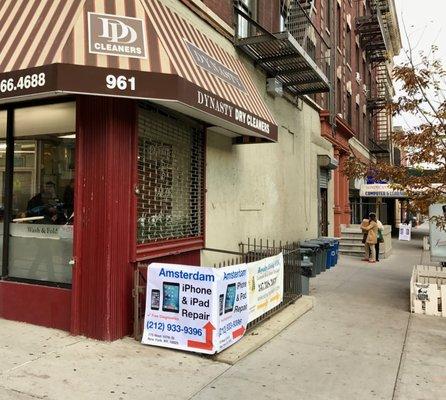 IPhone repair shop located on the corner of West 107 St & Amsterdam Ave.